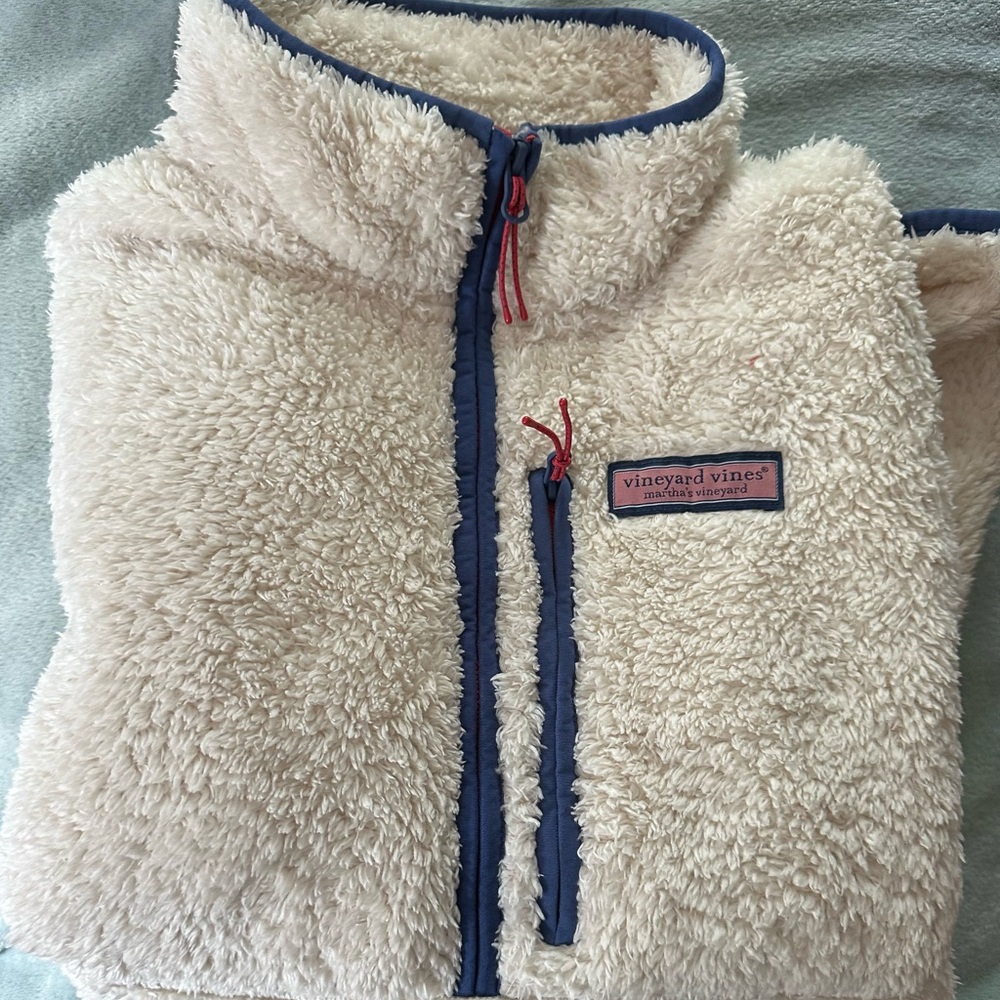 Vineyard Vines Men’s White Sherpa Jacket with Navy Trim
